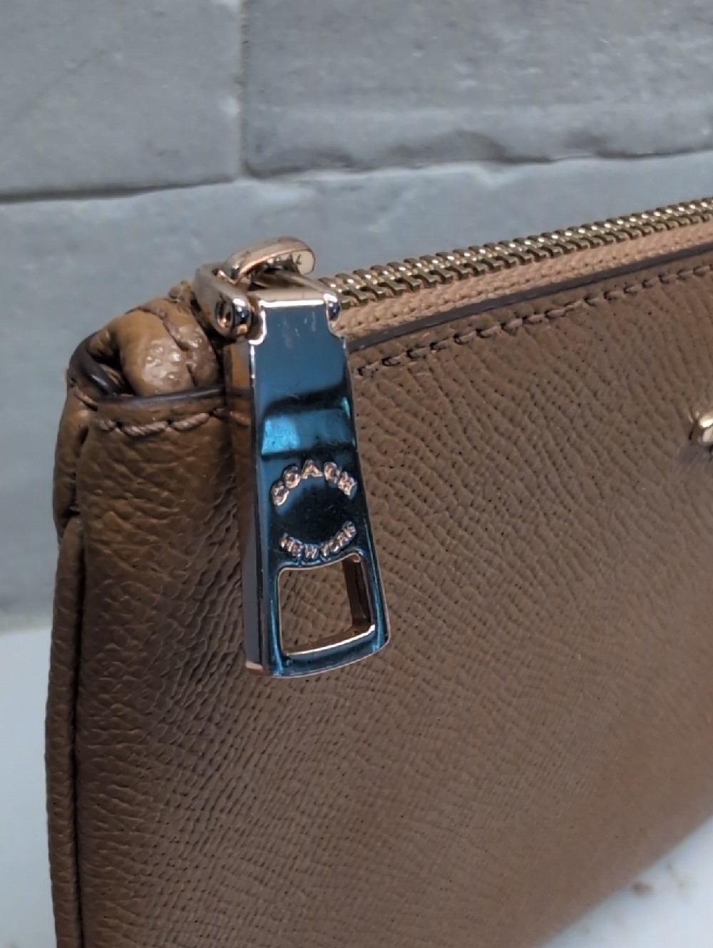 Coach Leather Zip Wallet - EUC - Tan 8x5 Inches - Picture 3 of 9